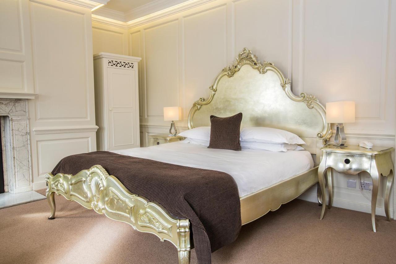 The Bell Inn Hotel Horndon-on-the-Hill エクステリア 写真