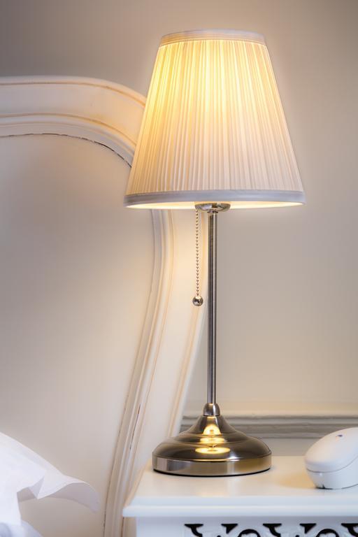 The Bell Inn Hotel Horndon-on-the-Hill エクステリア 写真