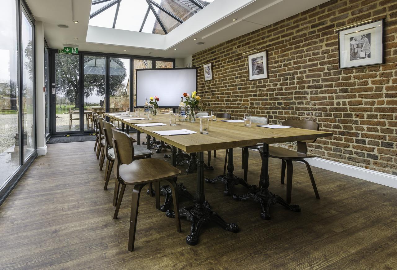 The Bell Inn Hotel Horndon-on-the-Hill エクステリア 写真