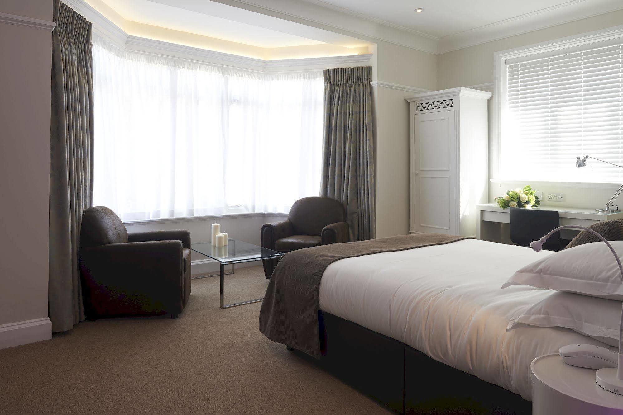 The Bell Inn Hotel Horndon-on-the-Hill エクステリア 写真