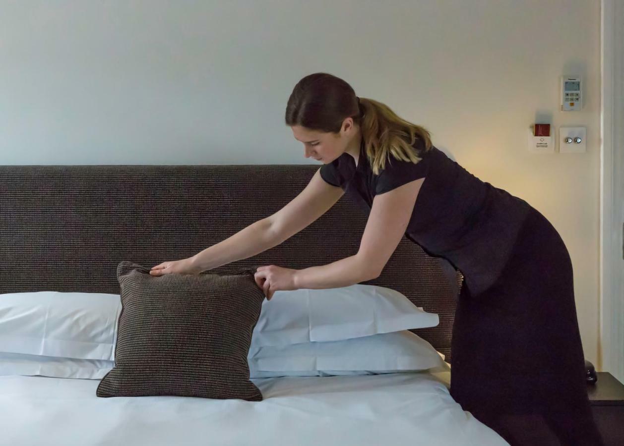 The Bell Inn Hotel Horndon-on-the-Hill エクステリア 写真