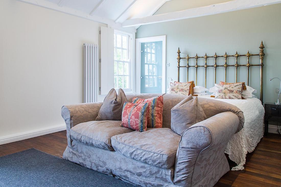 The Bell Inn Hotel Horndon-on-the-Hill エクステリア 写真